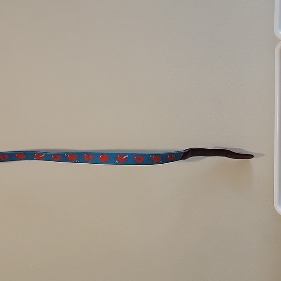 Tucker Blair needlepoint leather blue and red hearts size 34 heart knit - Picture 2 of 8